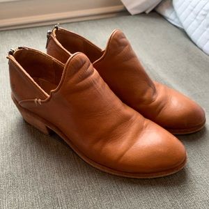 Frye Carson shootie ankle boot cognac 8.5